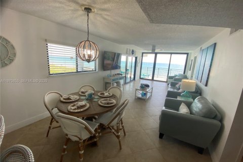 Снять в аренду кондоминиум в Дженсен-Бич, Флорида 2 спальни, 103.4м2, № 2031188 - фото 6