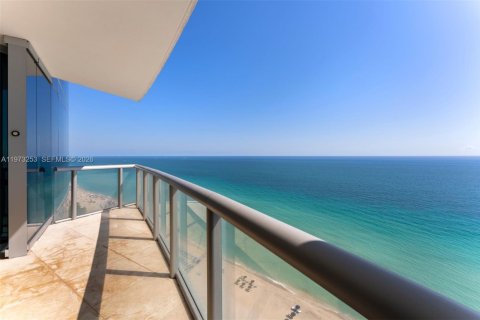Condo in Sunny Isles Beach, Florida, 3 bedrooms  № 2033386