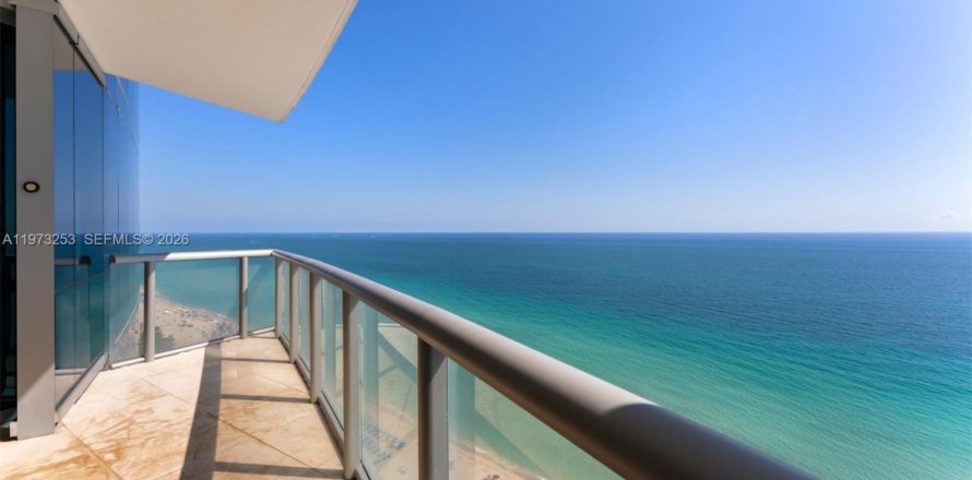 Condo in Sunny Isles Beach, Florida, 3 bedrooms  № 2033386