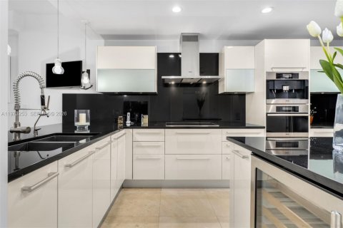 Condo in Sunny Isles Beach, Florida, 3 bedrooms  № 2033386 - photo 27