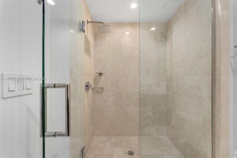 Condo in Sunny Isles Beach, Florida, 3 bedrooms  № 2033386 - photo 19