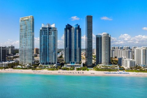 Condo in Sunny Isles Beach, Florida, 3 bedrooms  № 2033386 - photo 2