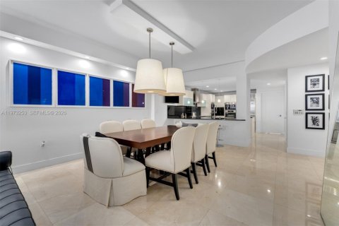 Condo in Sunny Isles Beach, Florida, 3 bedrooms  № 2033386 - photo 15