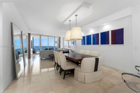 Condo in Sunny Isles Beach, Florida, 3 bedrooms  № 2033386 - photo 14