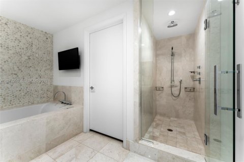 Condo in Sunny Isles Beach, Florida, 3 bedrooms  № 2033386 - photo 9