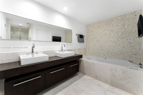 Condo in Sunny Isles Beach, Florida, 3 bedrooms  № 2033386 - photo 8