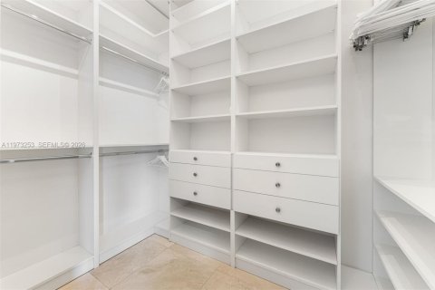 Condo in Sunny Isles Beach, Florida, 3 bedrooms  № 2033386 - photo 10