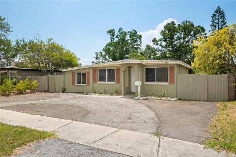 Casa en venta en Saint Petersburg, Florida, 5 dormitorios, 133.78 m2 № 1685115 - foto 2