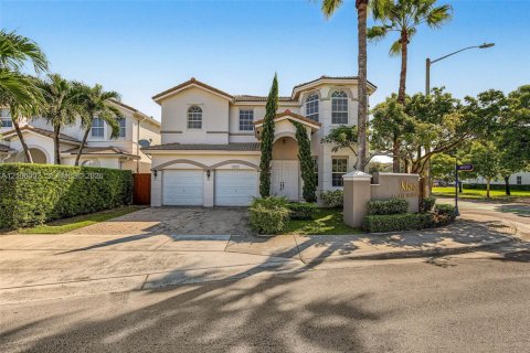 Villa ou maison à louer à Doral, Floride: 5 chambres, 337.79 m2 № 2414116 - photo 2