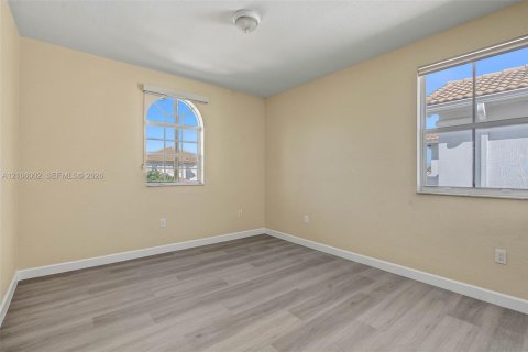 Villa ou maison à louer à Doral, Floride: 5 chambres, 337.79 m2 № 2414116 - photo 21
