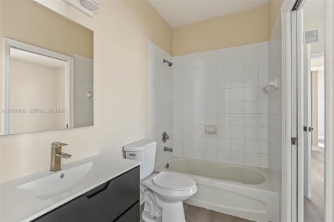 Villa ou maison à louer à Doral, Floride: 5 chambres, 337.79 m2 № 2414116 - photo 22