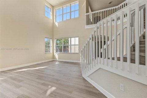 Villa ou maison à louer à Doral, Floride: 5 chambres, 337.79 m2 № 2414116 - photo 9