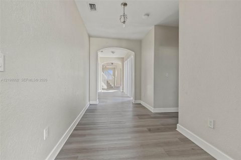 Villa ou maison à louer à Doral, Floride: 5 chambres, 337.79 m2 № 2414116 - photo 3