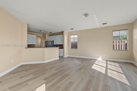 Villa ou maison à louer à Doral, Floride: 5 chambres, 337.79 m2 № 2414116 - photo 6