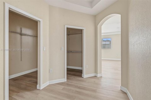 Villa ou maison à louer à Doral, Floride: 5 chambres, 337.79 m2 № 2414116 - photo 16