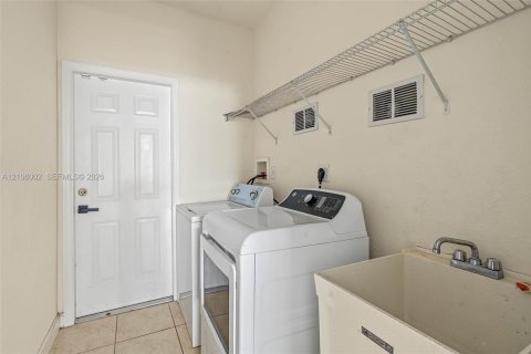 Villa ou maison à louer à Doral, Floride: 5 chambres, 337.79 m2 № 2414116 - photo 26