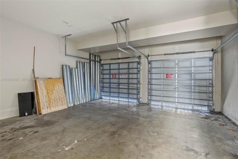 Villa ou maison à louer à Doral, Floride: 5 chambres, 337.79 m2 № 2414116 - photo 27