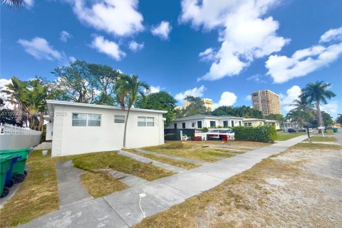 Casa en alquiler en Miami, Florida, 2 dormitorios, 148.27 m2 № 1976173 - foto 24