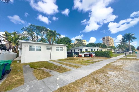 Casa en alquiler en Miami, Florida, 2 dormitorios, 148.27 m2 № 1976173 - foto 2