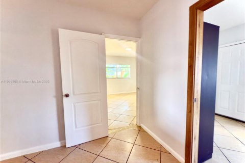 Casa en alquiler en Miami, Florida, 2 dormitorios, 148.27 m2 № 1976173 - foto 8