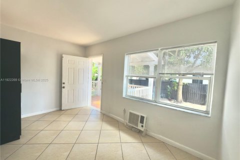 Casa en alquiler en Miami, Florida, 2 dormitorios, 148.27 m2 № 1976173 - foto 15