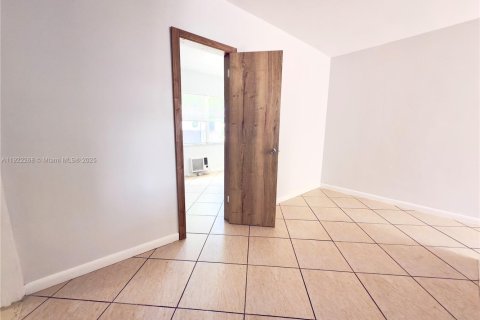 Casa en alquiler en Miami, Florida, 2 dormitorios, 148.27 m2 № 1976173 - foto 9