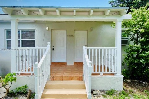 Casa en alquiler en Miami, Florida, 2 dormitorios, 148.27 m2 № 1976173 - foto 1