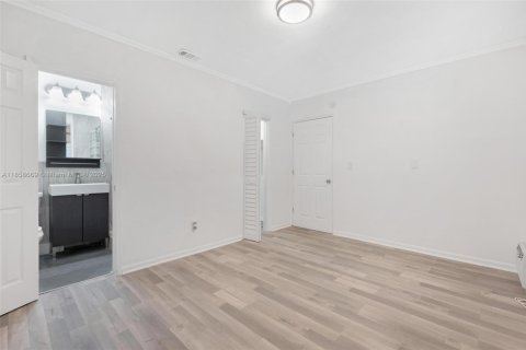 House in Miami, Florida 3 bedrooms, 114.73 sq.m. № 1887638 - photo 5
