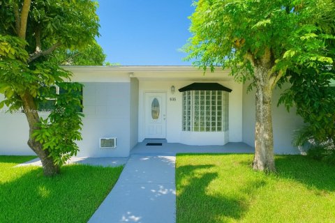 House in Miami, Florida 3 bedrooms, 114.73 sq.m. № 1887638 - photo 11