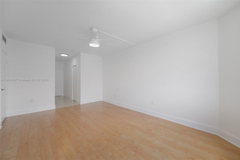 Снять в аренду кондоминиум в Халландейл-Бич, Флорида 2 спальни, 115.2м2, № 1700927 - фото 18