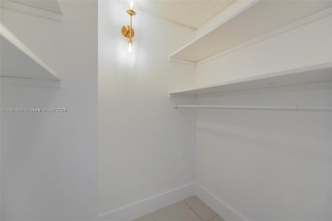 Снять в аренду кондоминиум в Халландейл-Бич, Флорида 2 спальни, 115.2м2, № 1700927 - фото 22