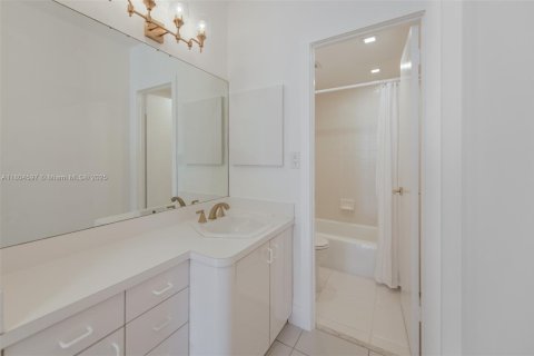 Снять в аренду кондоминиум в Халландейл-Бич, Флорида 2 спальни, 115.2м2, № 1700927 - фото 20