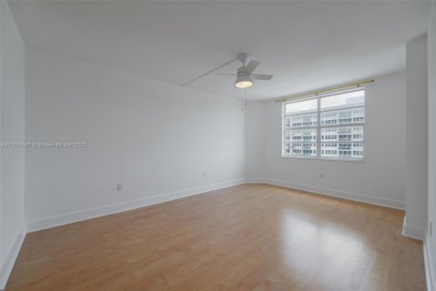 Снять в аренду кондоминиум в Халландейл-Бич, Флорида 2 спальни, 115.2м2, № 1700927 - фото 14