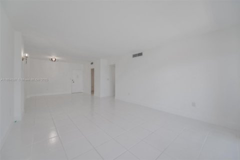 Снять в аренду кондоминиум в Халландейл-Бич, Флорида 2 спальни, 115.2м2, № 1700927 - фото 9