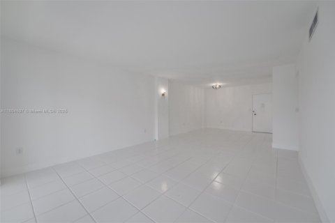 Снять в аренду кондоминиум в Халландейл-Бич, Флорида 2 спальни, 115.2м2, № 1700927 - фото 8