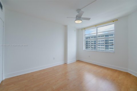 Снять в аренду кондоминиум в Халландейл-Бич, Флорида 2 спальни, 115.2м2, № 1700927 - фото 25