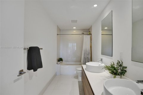 Condominio en venta en Miami, Florida, 2 dormitorios, 97.08 m2 № 1994061 - foto 9