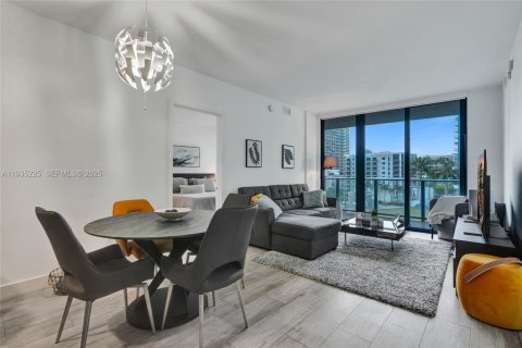 Condominio en venta en Miami, Florida, 2 dormitorios, 97.08 m2 № 1994061 - foto 1