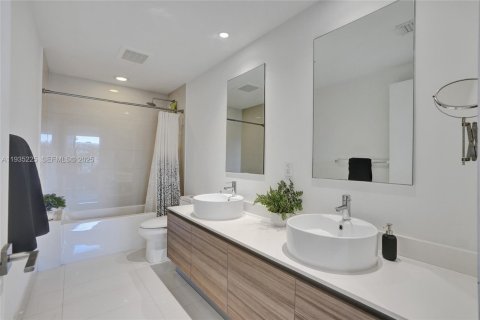 Condominio en venta en Miami, Florida, 2 dormitorios, 97.08 m2 № 1994061 - foto 7