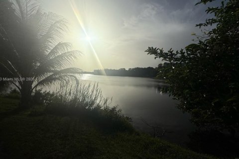 Condominio en venta en Miami, Florida, 2 dormitorios, 86.86 m2 № 1937476 - foto 3