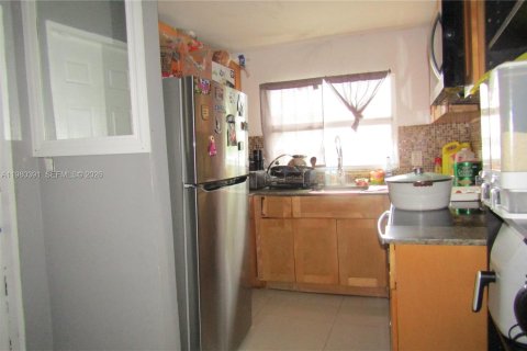 Immobilier commercial à vendre à Miami, Floride: 181.07 m2 № 2045156 - photo 7