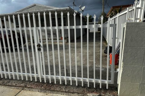 Immobilier commercial à vendre à Miami, Floride: 181.07 m2 № 2045156 - photo 4