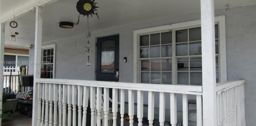 Immobilier commercial à Miami, Floride 181.07 m2 № 2045156