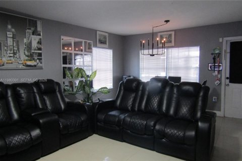 Immobilier commercial à vendre à Miami, Floride: 181.07 m2 № 2045156 - photo 5