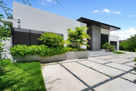 Villa ou maison à vendre à Golden Beach, Floride: 6 chambres, 506.97 m2 № 1871292 - photo 2