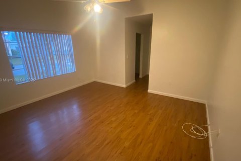Townhouse in Miami, Florida 3 bedrooms, 101.26 sq.m. № 1943347 - photo 10