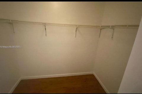 Townhouse in Miami, Florida 3 bedrooms, 101.26 sq.m. № 1943347 - photo 14