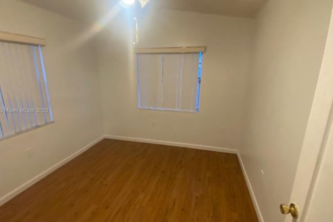 Townhouse in Miami, Florida 3 bedrooms, 101.26 sq.m. № 1943347 - photo 13