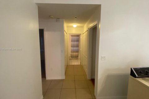 Townhouse in Miami, Florida 3 bedrooms, 101.26 sq.m. № 1943347 - photo 11