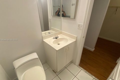 Townhouse in Miami, Florida 3 bedrooms, 101.26 sq.m. № 1943347 - photo 9